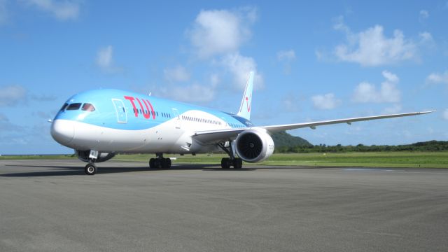 Boeing 787-9 Dreamliner (G-TUIK)