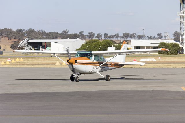 Cessna Skyhawk (VH-DLN) - Oberon Aviation Services (VH-DLN) Cessna R172K Hawk XP II taxiing at Wagga Wagga Airport.
