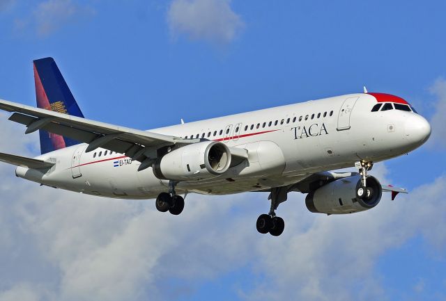 Airbus A320 (EI-TAD)