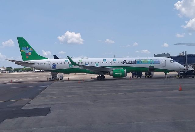 EMBRAER 195 (PR-AYX) - Livery sustentabilidade