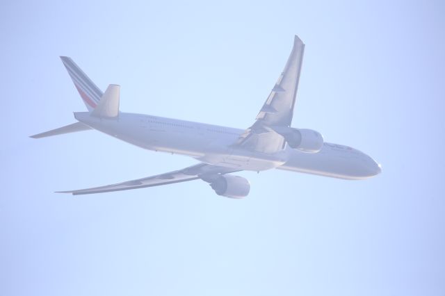BOEING 777-300ER (F-GSQL)