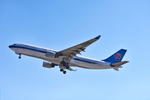 Airbus A330-200 (B-6548)