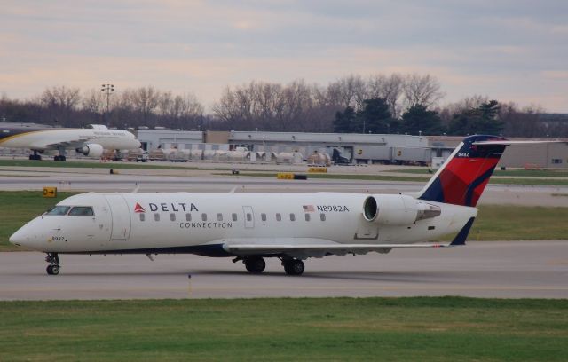 Canadair Regional Jet CRJ-200 (N9892A) - Des Moines Ia Taxiing