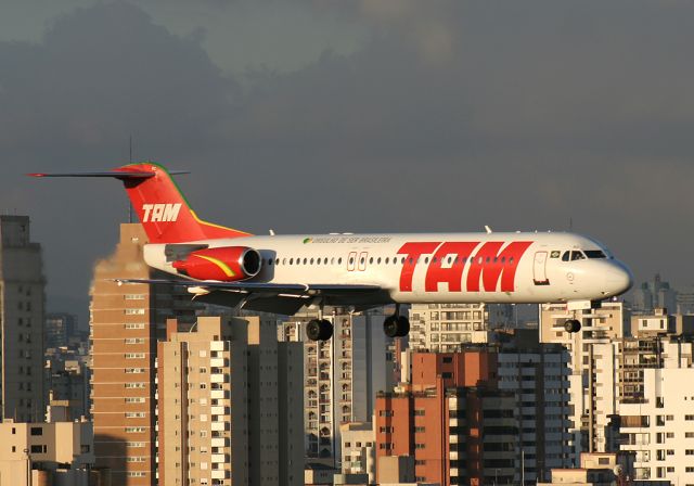 Fokker 100 (PT-MRC)