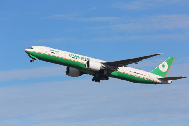 BOEING 777-300 (B-16706)