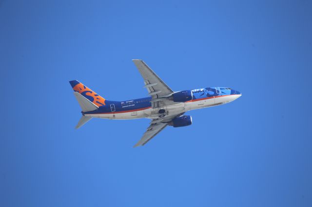 Boeing 737-700 (N713SY)