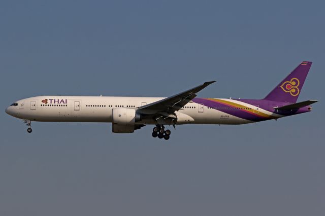 Boeing 777-200 (HS-TKQ)