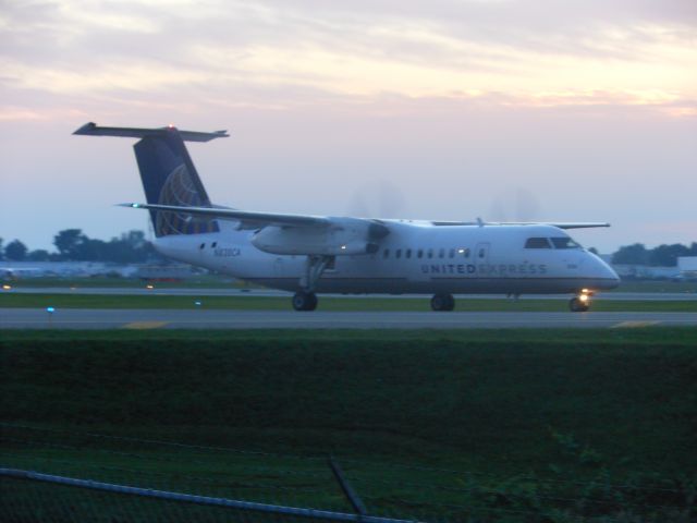 de Havilland Dash 8-300 (N838CA)