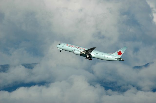 Boeing 787-8 (C-GHPQ) - Departure from YVR