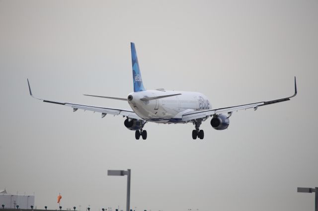 Airbus A321 (N944JT)