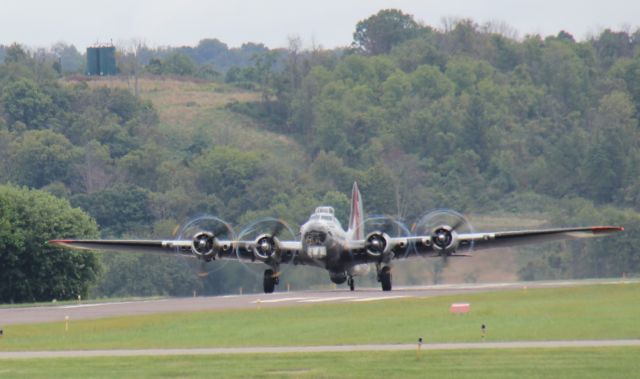 Boeing B-17 Flying Fortress (N5017) - Prop Blur, what about the blue circle around each prop?