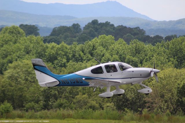 Cirrus SR-22 (N615MB)