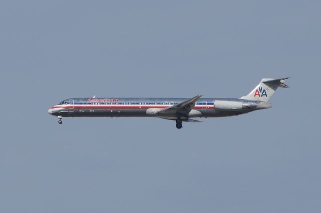 McDonnell Douglas MD-83 (N469AA)