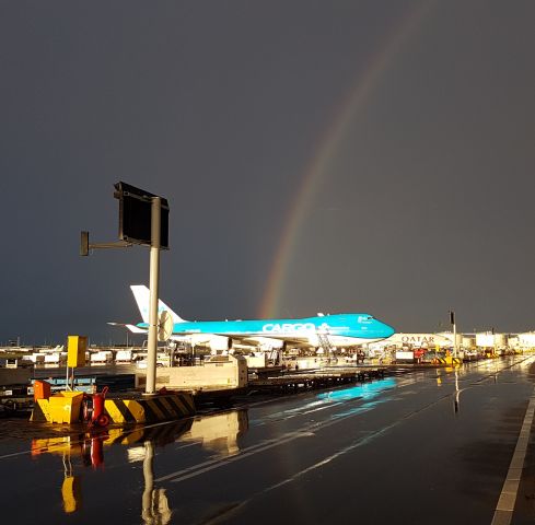 Boeing 747-400 (PH-CKB) - Amsterdam Airport Schiphol. Sierra platform, Just after a summer thuntherstorm. 