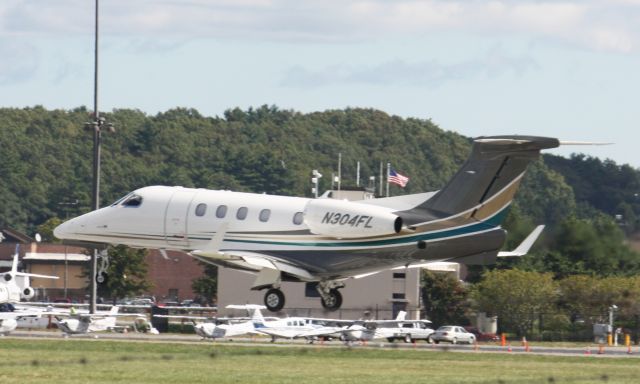 Embraer Phenom 300 (N304FL)
