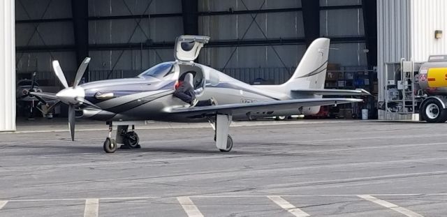 Lancair Evolution (N725VB)