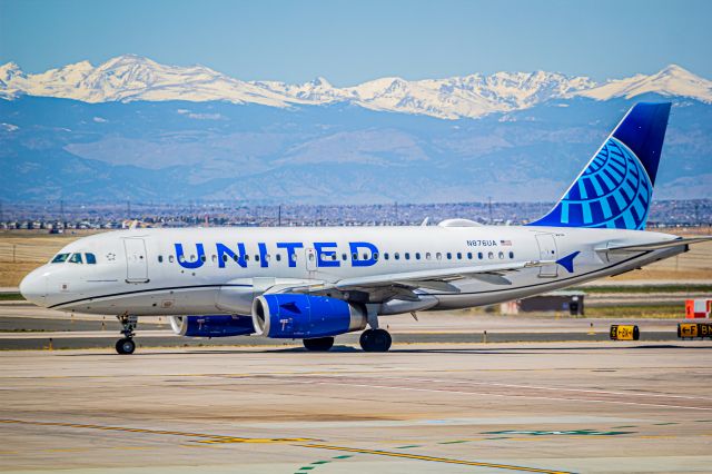 Airbus A319 (N876UA)