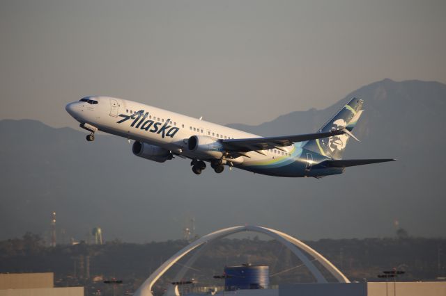 Boeing 737-800 (N584AS)