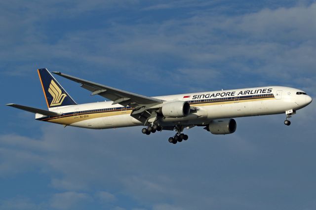 BOEING 777-300 (9V-SYH)