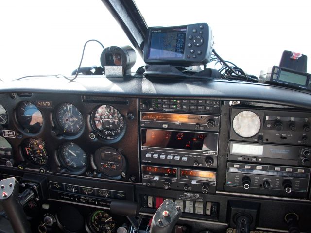 Piper Cherokee (N2517R)