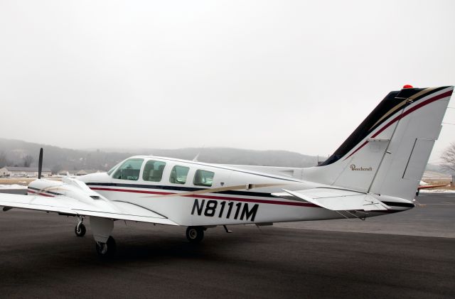 Beechcraft Baron (58) (RLI811)