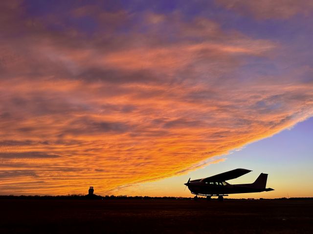 Cessna Skyhawk (N914Z) - After a long day of aerial imaging