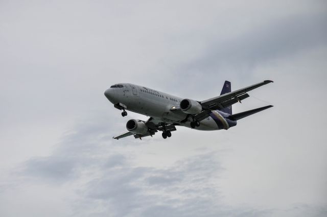 BOEING 737-400 (HS-TDG) - Thai Airways 737-400 [HS-TDG] on Final USM