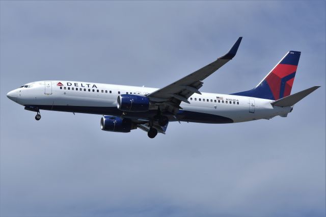 Boeing 737-800 (N384DA)
