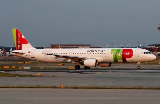 Airbus A321 (CS-TJE)