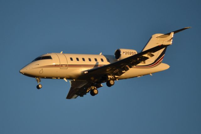 Canadair Challenger (N202QS) - NETJETS arriving from KBKS - 1/13/18