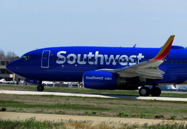 Boeing 737-700 (N454WN)