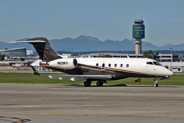 Bombardier Challenger 300 (N529FX)