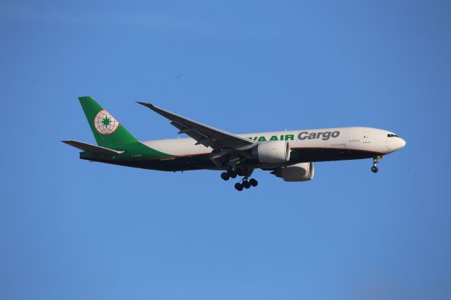 BOEING 777-200LR (B-16786)