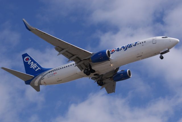 Boeing 737-800 (C-FYQN) - Short Final to 24R