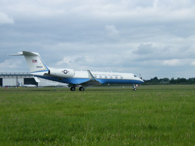 Gulfstream Aerospace Gulfstream V (09-0525) - 09-0525 Gulfstream G550 CN 5247  OF USAF Seen departing shannon on the 22-06-2010 ex N847GA HEX CODE AE4A81