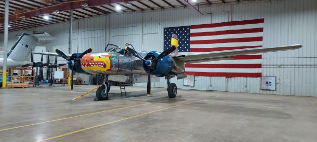 Douglas A-26 Invader (N99420) - Silver Dragon ð 