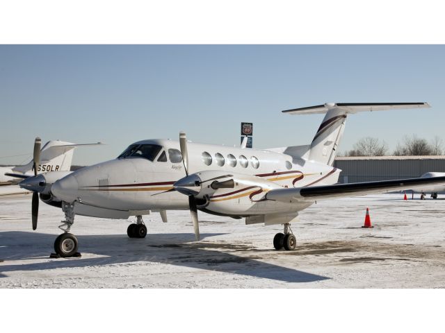 Beechcraft Super King Air 200 (N351CB) - Very friendly people at the LANDMARK FBO at Syracuse, NY. A very nice King Air 200, equipped with Collins ProLine21.