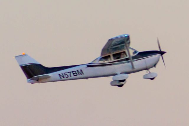 Cessna Skyhawk (N57BM)