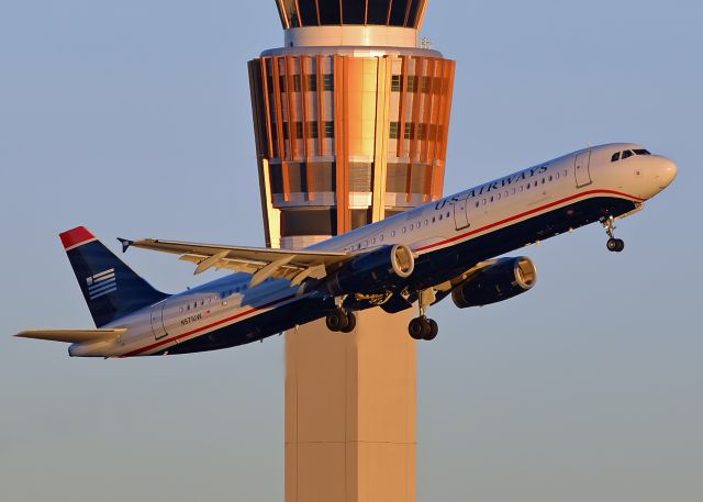 Airbus A321 (N571UW)