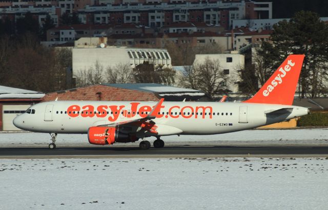 Airbus A320 (G-EZWO)