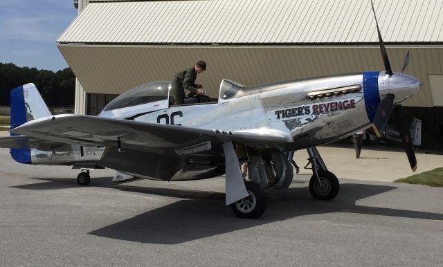 North American P-51 Mustang (N451WW)