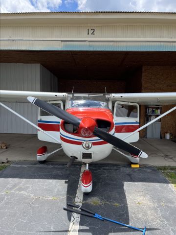 Cessna Skyhawk (N64046)