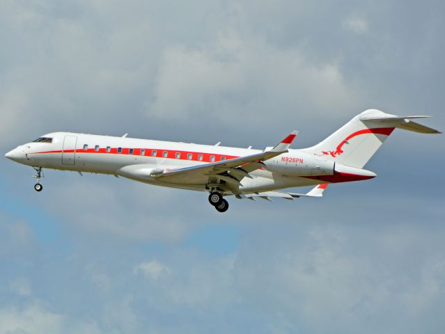 Bombardier Global Express (N926PN) - Kystvejen RWY22L
