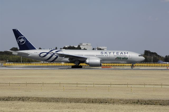 Boeing 777-200 (EI-DDH) - Departure at NRT Airport R/W16R on 2012/04/08 Sky Team c/s