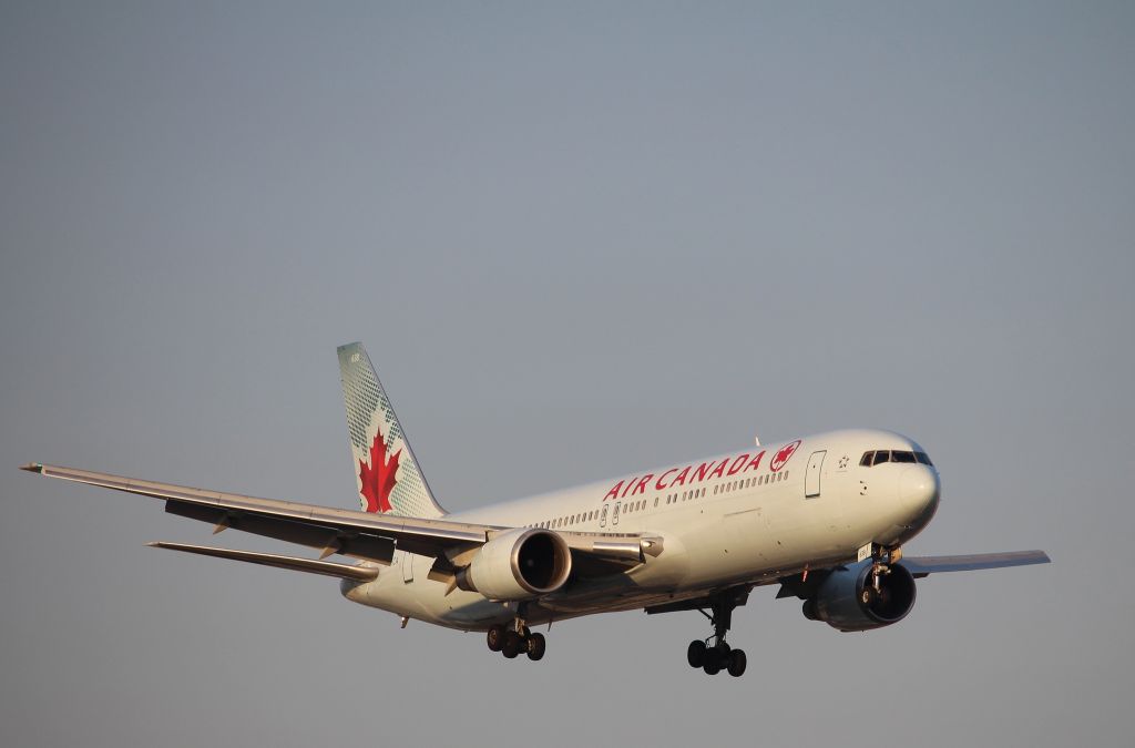 BOEING 767-300 (C-FTCA)