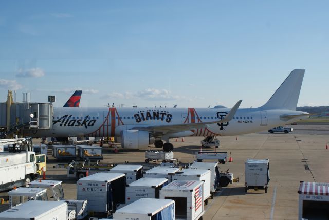 Airbus A321 (N924VA) - Alaska Airlines A321-253 cn7942 Livery San Francisco GIANTS
