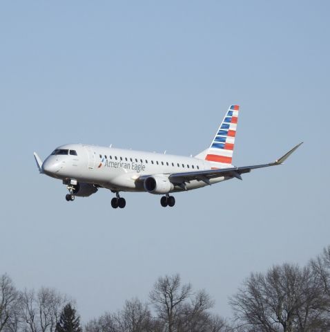 Embraer 170/175 (N244NN)