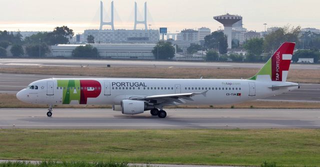 Airbus A321 (CS-TJH)