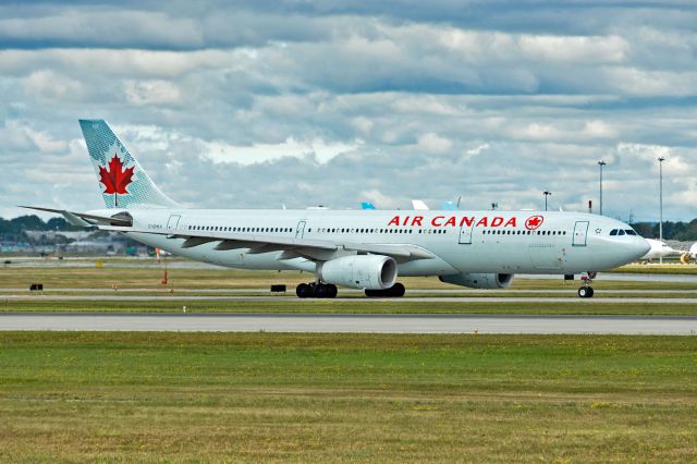 Airbus A330-300 (C-GHKX)