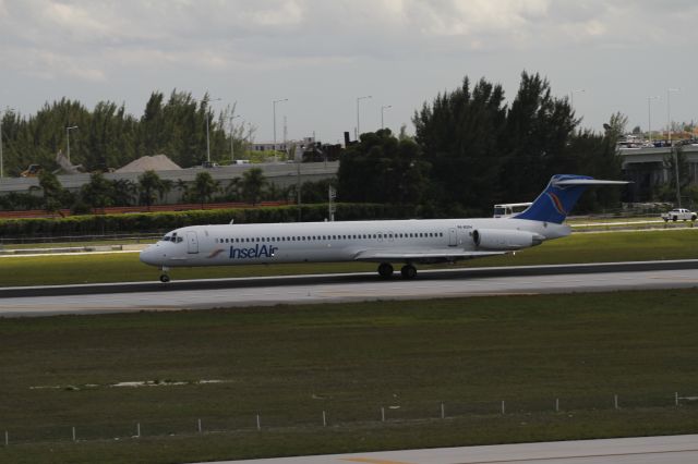 McDonnell Douglas MD-83 (P4-MDH)